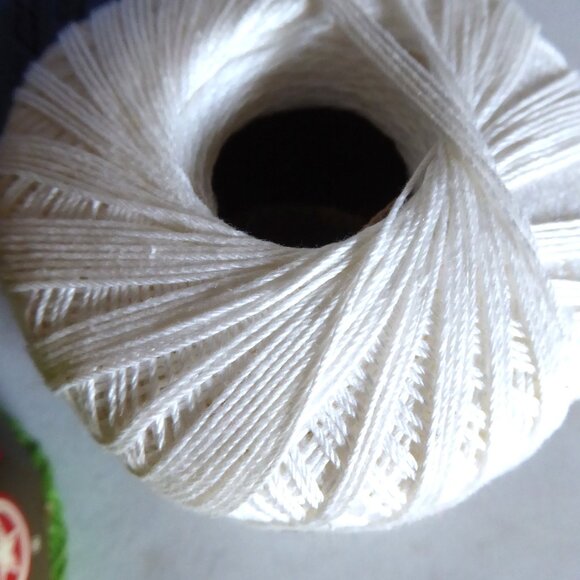 NEW VINTAGE COTTON CROCHET BEDSPREAD THREAD SPOOLS LOT OF 6 - Picture 7 of 12